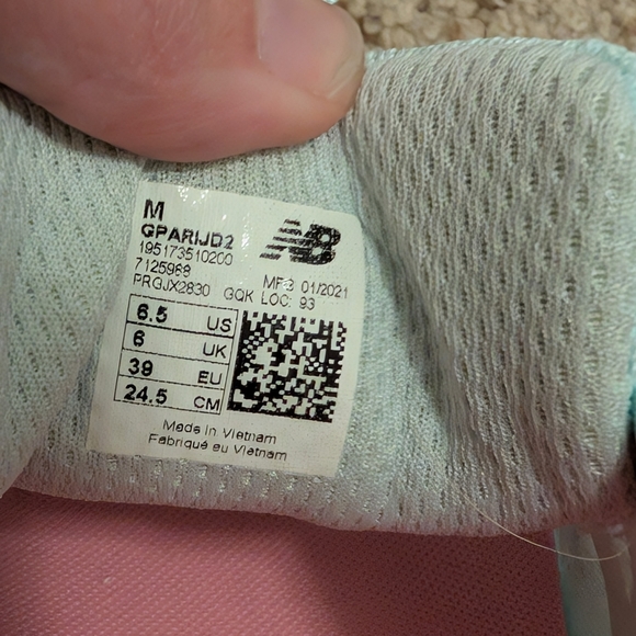 New Balance Green and Pink Sneakers - Picture 3 of 5